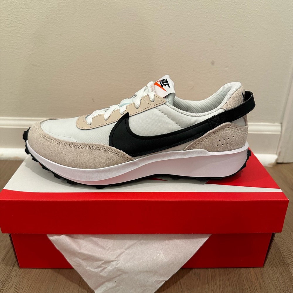 Nike Beige and Black Sneakers